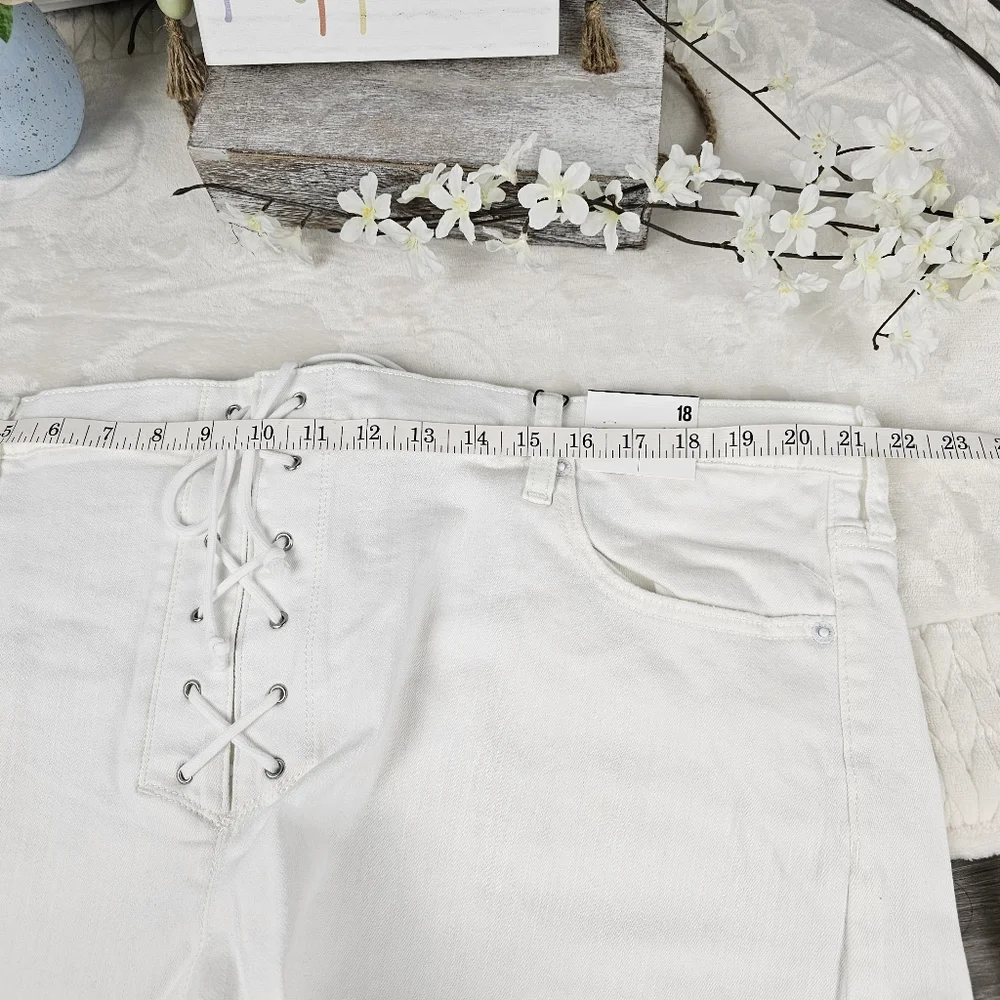 Express Shorts Mid Rise - Picture 5 of 12
